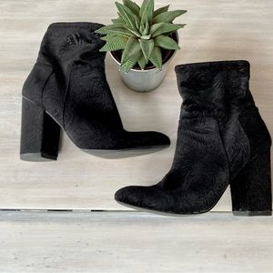 Nine West Black Ankle Boots with Velvet-Like Texture. Size: 7.5